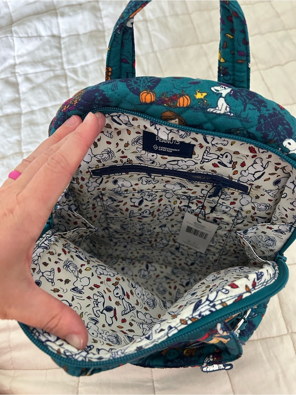 Vera Bradley x Peanuts Mini Backpack NWT Halloween Pumpkin Patch + LE Keychain - Picture 4 of 4